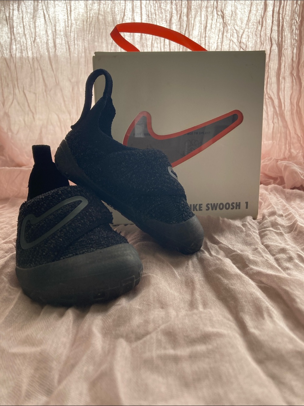 Nike Kids Black Flyknit Slip-On Swoosh 1 4c Sneakers